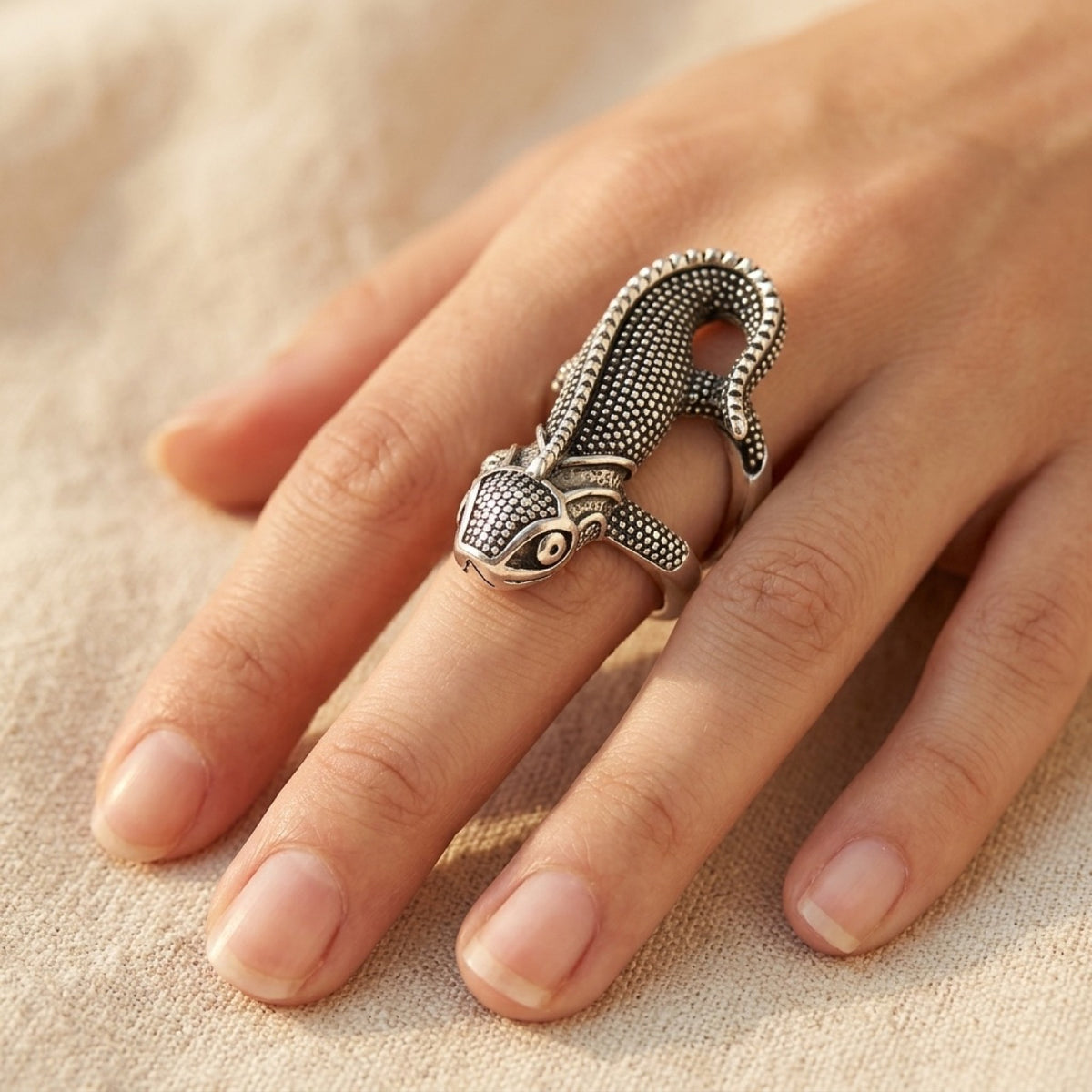 Lizard Gecko Animal Ring worn